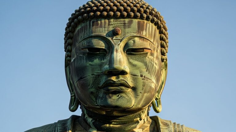 Bambi with an Attitude: Your Survival Guide to Nara Park & The Great Buddha